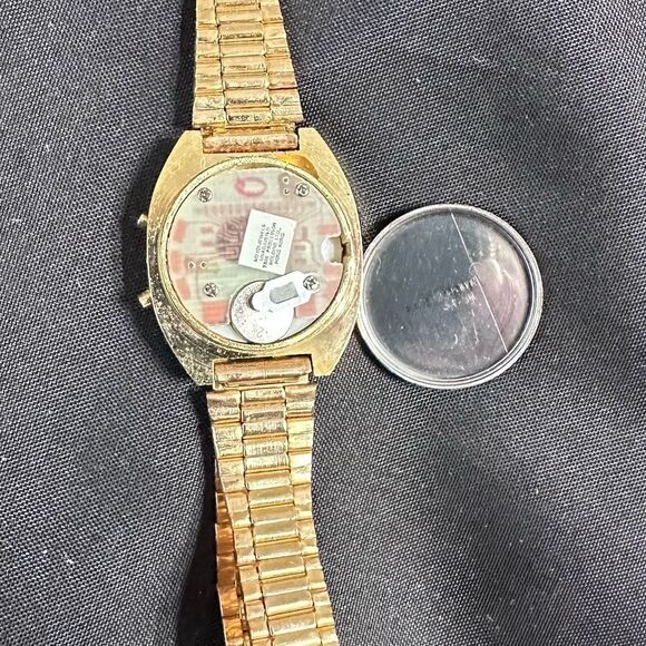 Vintage Medana Retro 80s Ladies Gold Tone Digital Watch Sold As Is. - Picture 2 of 7